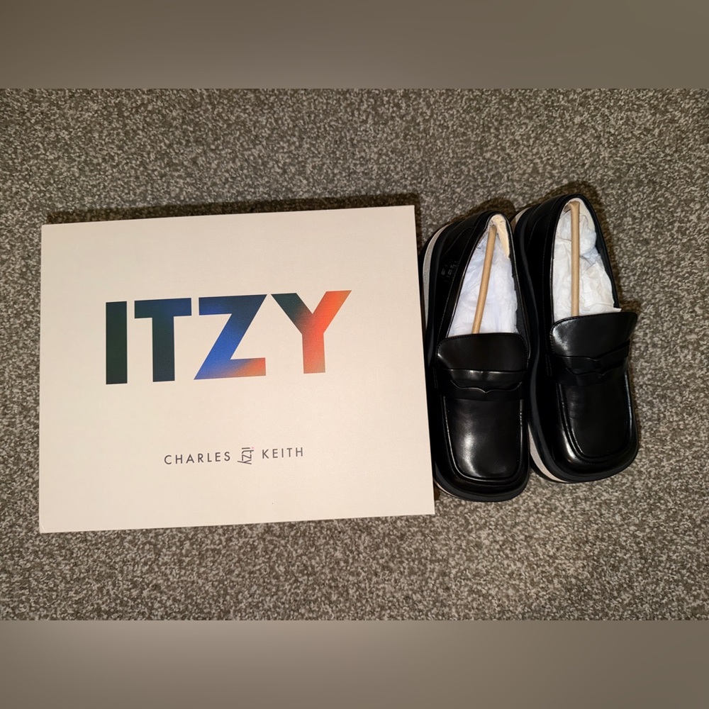 Charles and Keith ITZY Black Platform Leather Loafers - Picture 4 of 4